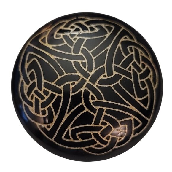 Round Black Etched Glass Keltic Knot Design Brooch Pin E528 - Picture 1 of 7